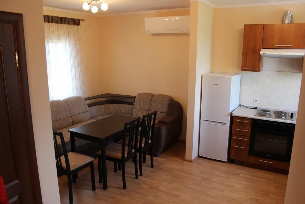 זאטוקה Hotel Promenad מראה חיצוני תמונה