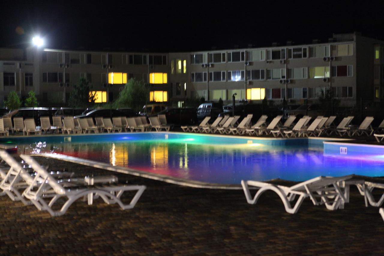 זאטוקה Hotel Promenad מראה חיצוני תמונה
