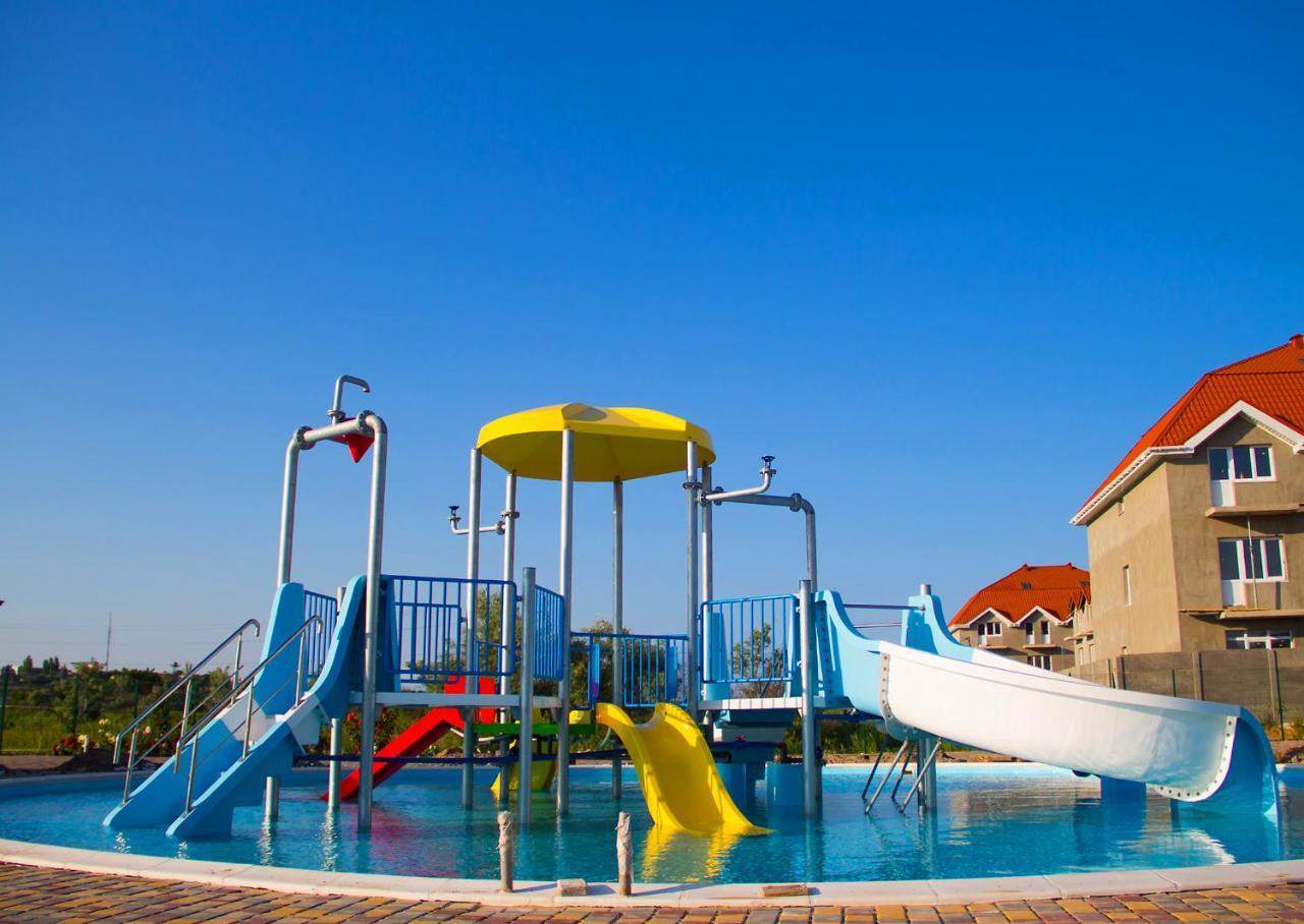 זאטוקה Hotel Promenad מראה חיצוני תמונה
