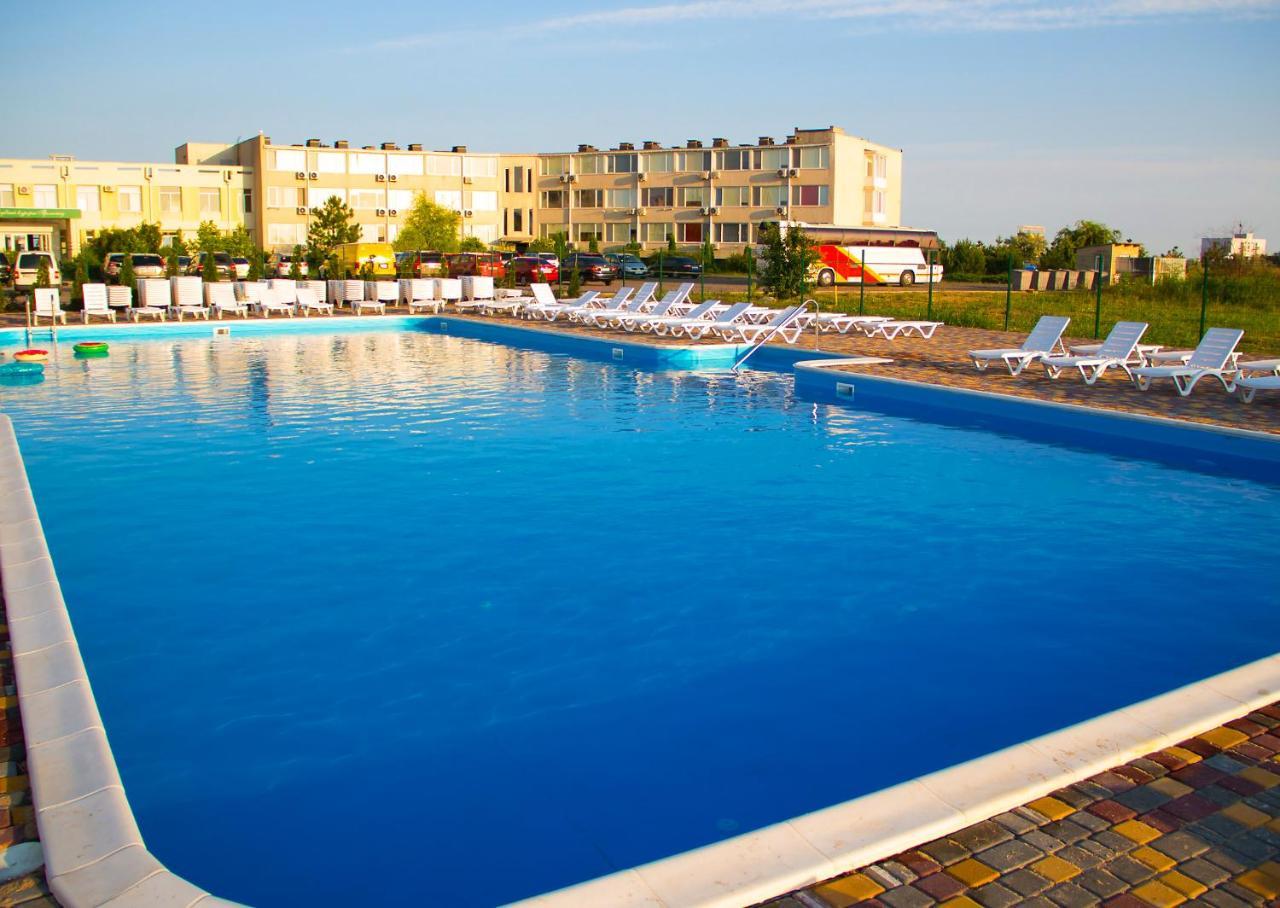 זאטוקה Hotel Promenad מראה חיצוני תמונה