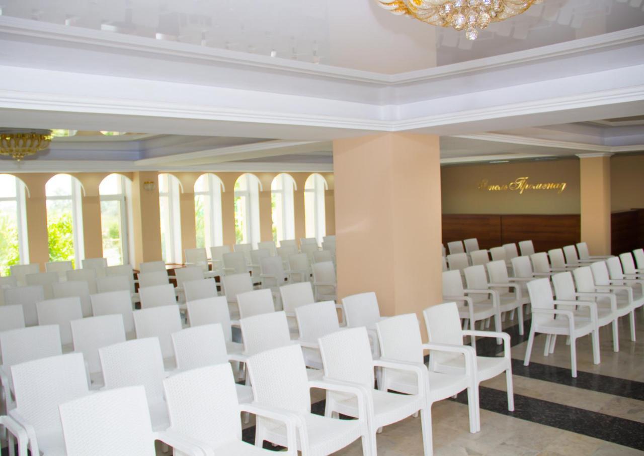 זאטוקה Hotel Promenad מראה חיצוני תמונה