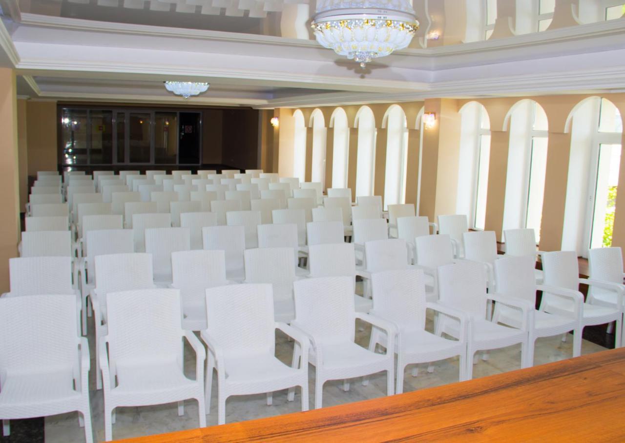 זאטוקה Hotel Promenad מראה חיצוני תמונה