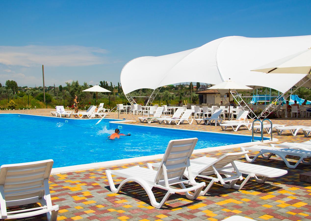 זאטוקה Hotel Promenad מראה חיצוני תמונה
