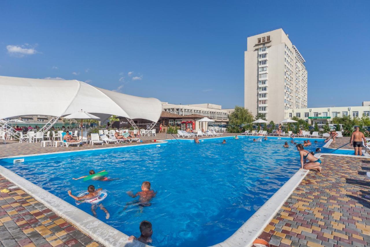 זאטוקה Hotel Promenad מראה חיצוני תמונה
